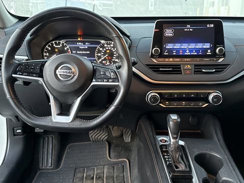 Used 2021 Nissan Altima 2.5 SR w/ SR Premium Package image 4