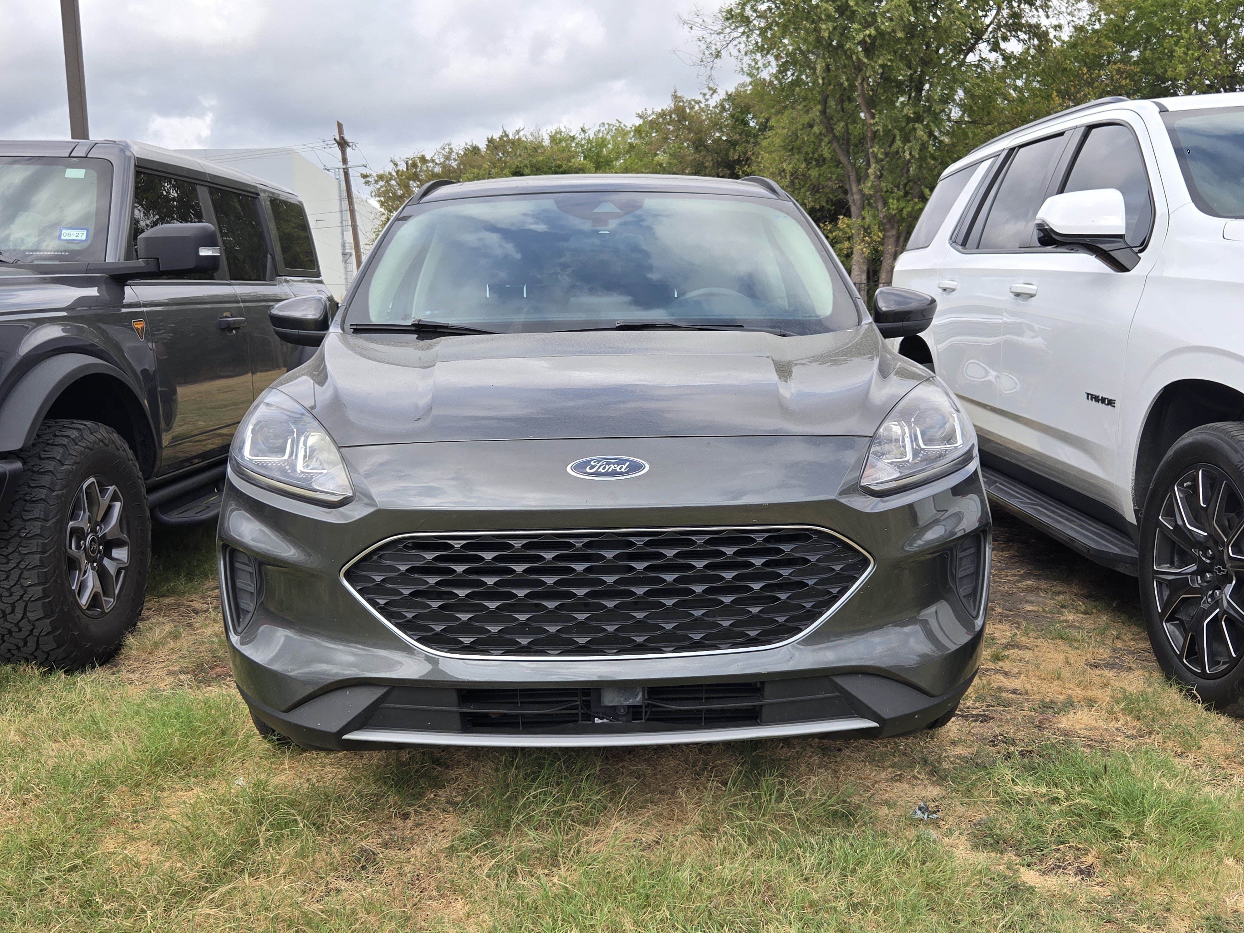 Used 2020 Ford Escape SE FWD image 2
