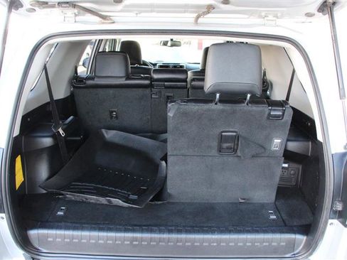 Used 2018 Toyota 4Runner SR5 Premium image 18