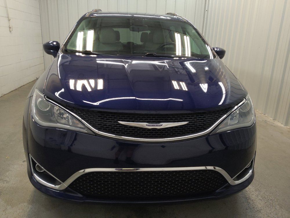 Used 2018 Chrysler Pacifica Touring-L w/ Tire & Wheel Group FWD image 14