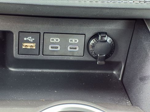 Used 2025 Toyota Highlander XLE image 16