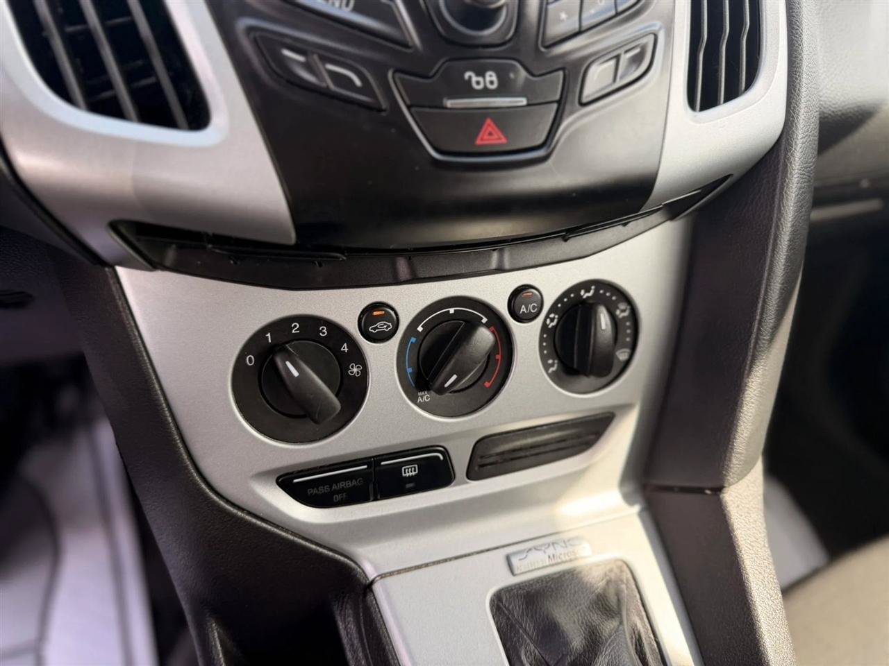 Used 2012 Ford Focus SE FWD image 30
