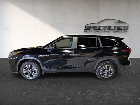 Used 2025 Toyota Highlander XLE AWD/4WD image 7