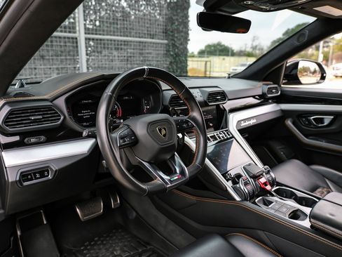 Used 2020 Lamborghini Urus image 3