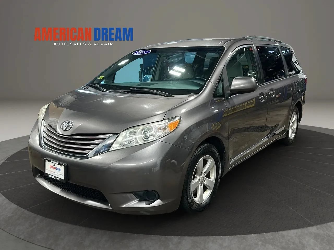 Used 2017 Toyota Sienna LE FWD image 1