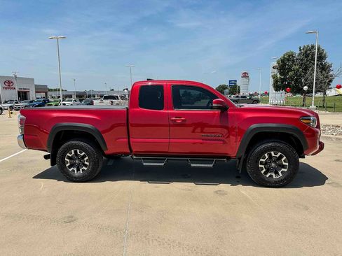 Certified 2023 Toyota Tacoma TRD Off-Road AWD/4WD image 2