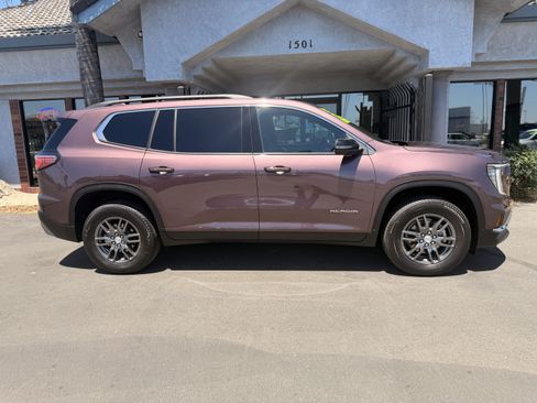 Used 2025 GMC Acadia Elevation FWD image 4