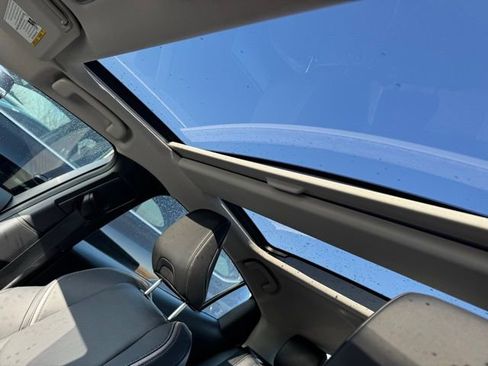 Used 2023 Toyota Prius XLE image 6