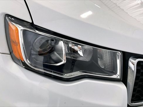 Used 2018 Jeep Grand Cherokee Limited RWD image 28