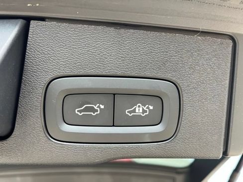 Used 2025 Volvo XC60 B5 Plus AWD/4WD image 10