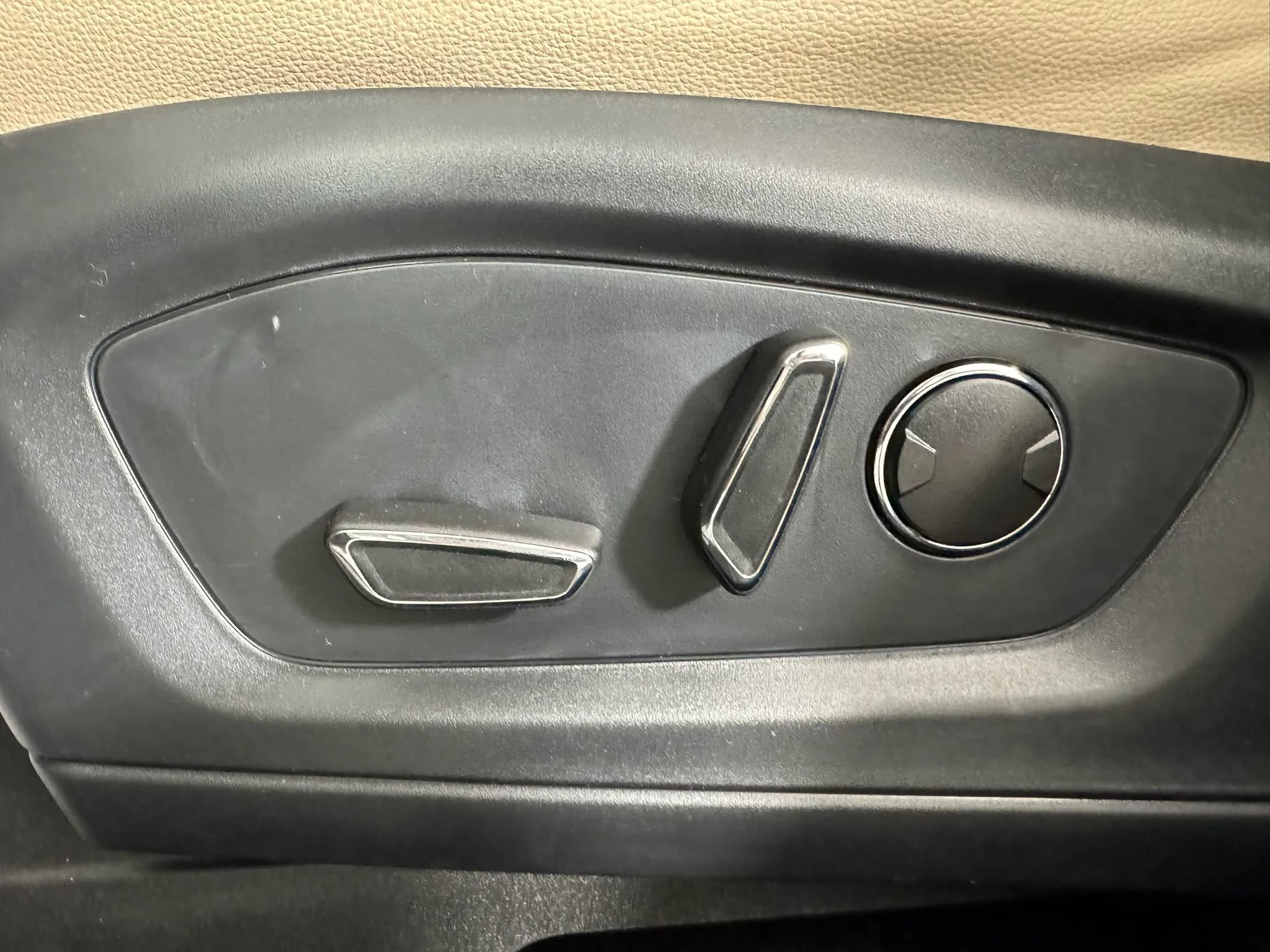 Used 2020 Ford Explorer Limited AWD/4WD image 34