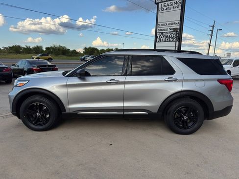 Used 2020 Ford Explorer XLT w/ Equipment Group 202A image 8