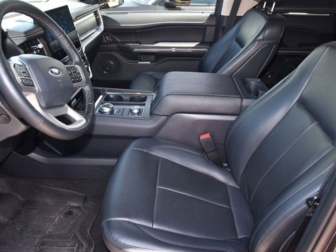 Used 2024 Ford Expedition XLT AWD/4WD image 9