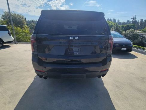 Used 2025 Chevrolet Suburban Z71 AWD/4WD image 5