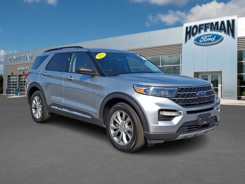 Certified 2023 Ford Explorer XLT w/ Equipment Group 202A AWD/4WD image 1