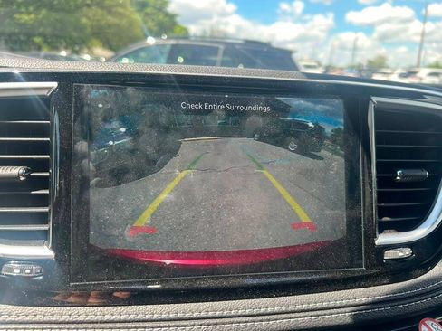 Used 2026 Chrysler Pacifica Limited FWD image 15