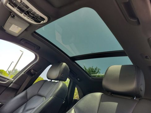 Used 2021 Porsche Macan AWD/4WD image 28