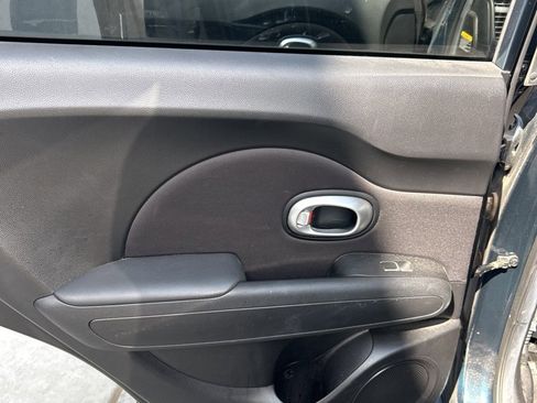 Used 2017 Kia Soul + image 9