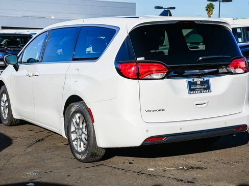 New 2026 Chrysler Voyager LX image 6
