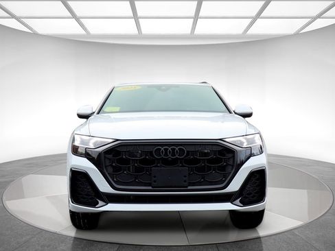 Used 2025 Audi Q8 Prestige w/ Prestige Package image 2