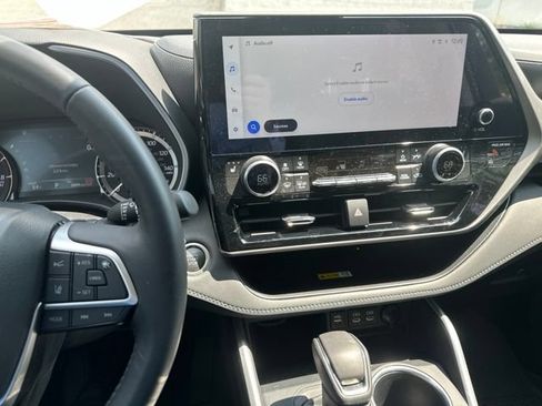 Certified 2025 Toyota Highlander XLE AWD/4WD image 11