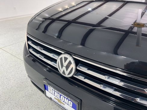 Used 2021 Volkswagen Tiguan SE image 26