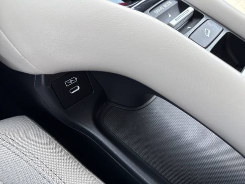 Certified 2025 Honda HR-V LX image 28