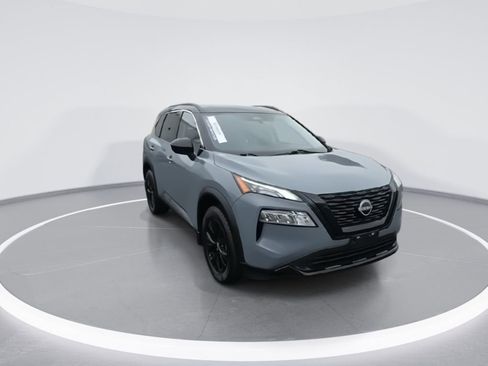 Used 2023 Nissan Rogue SV w/ SV Premium B Package image 2