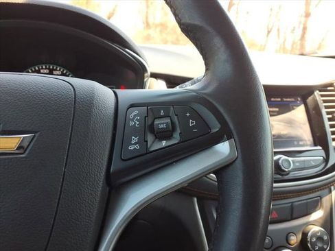 Used 2021 Chevrolet Trax LT w/ LT Convenience Package image 21