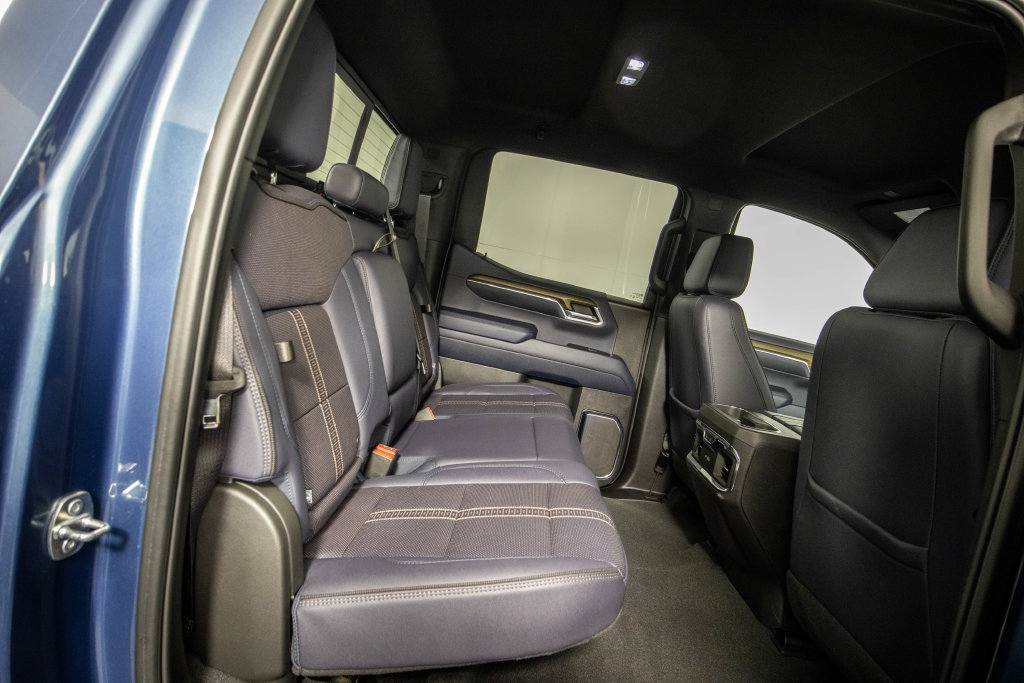 Used 2024 Chevrolet Silverado 1500 High Country w/ Technology Package AWD/4WD image 12