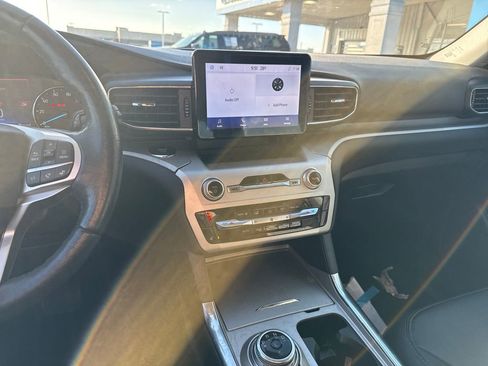 Used 2022 Ford Explorer XLT w/ Equipment Group 202A image 21