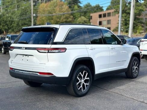 Used 2024 Jeep Grand Cherokee Limited AWD/4WD image 7