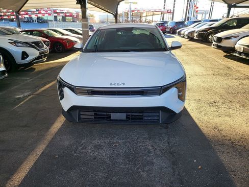 Used 2025 Kia K4 LXS image 2
