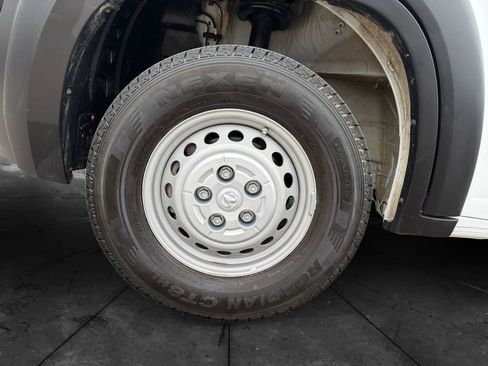 Used 2024 RAM ProMaster 2500 w/ Convenience Group image 14