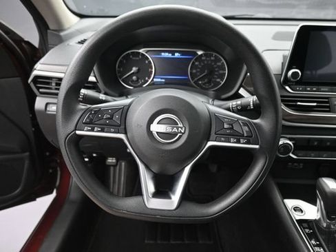 Used 2025 Nissan Altima 2.5 SV FWD image 13
