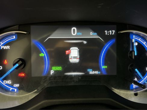 Used 2025 Toyota RAV4 XLE AWD/4WD image 17