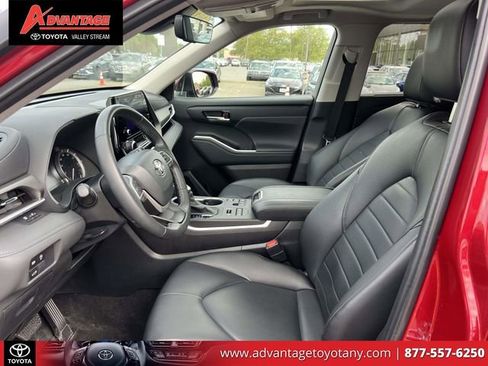 Certified 2024 Toyota Highlander XLE AWD/4WD image 18
