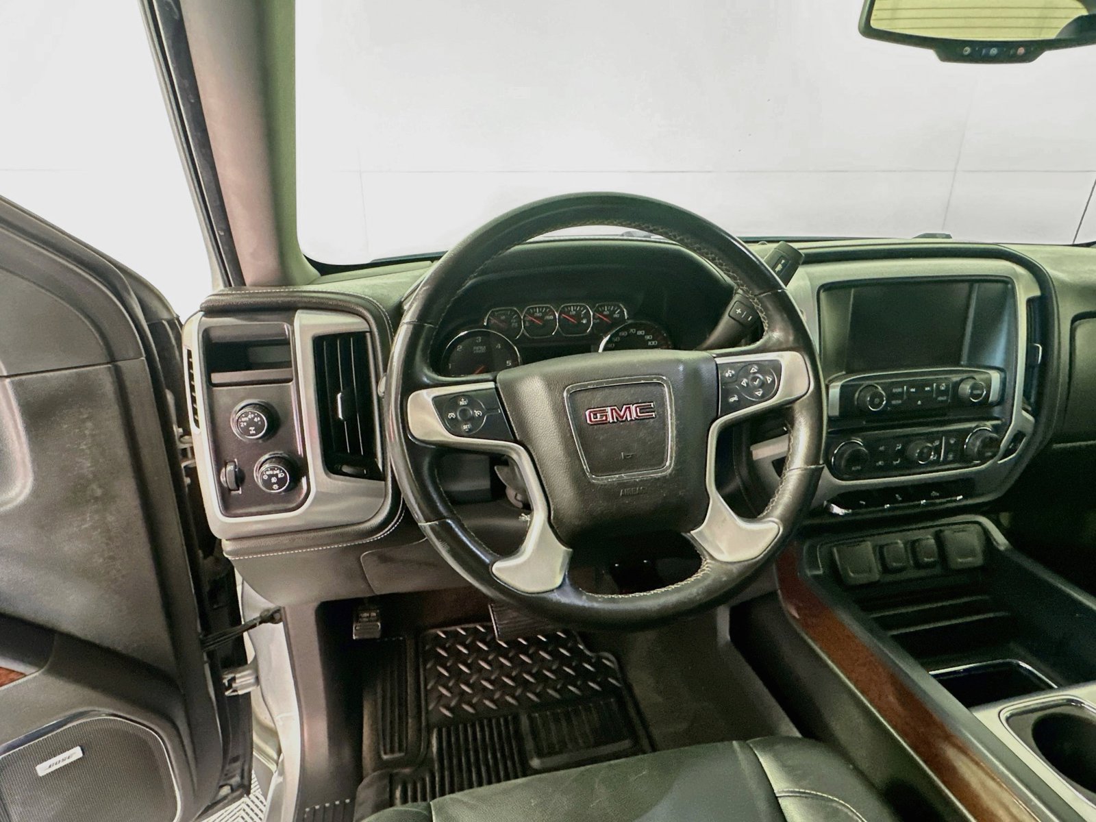 Used 2015 GMC Sierra 1500 SLT w/ SLT Crew Cab Value Package AWD/4WD image 11