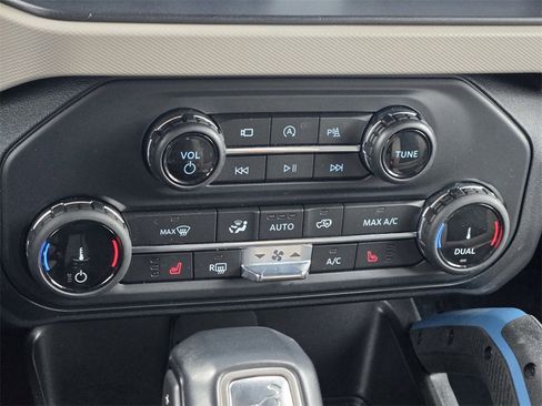 Used 2022 Ford Bronco Wildtrak image 20