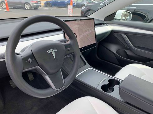 Used 2023 Tesla Model 3 Standard Range image 18