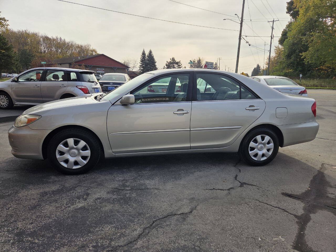 Used 2004 Toyota Camry LE FWD image 3