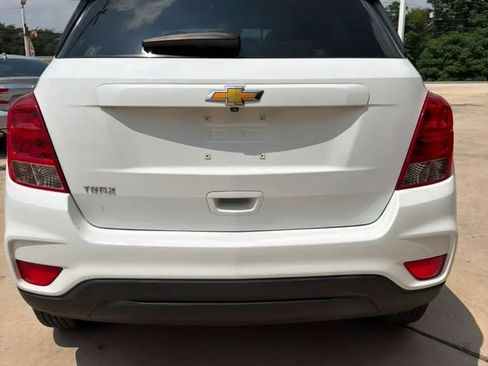 Used 2021 Chevrolet Trax LS w/ Tint and Cruise Package FWD image 6