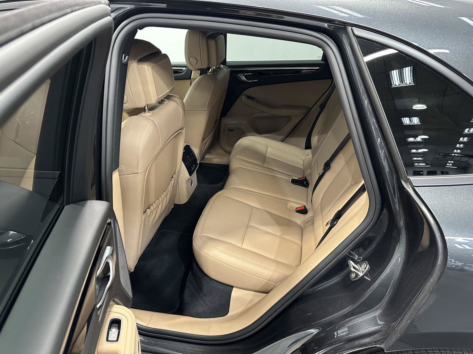 Certified 2026 Porsche Macan AWD/4WD image 34