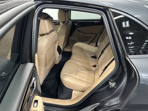 Certified 2026 Porsche Macan AWD/4WD image 34