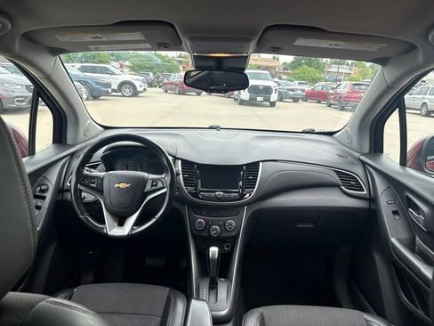 Used 2022 Chevrolet Trax LT w/ Driver Confidence Package AWD/4WD image 30