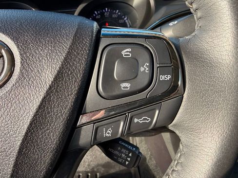 Used 2018 Toyota Avalon XLE Premium image 19