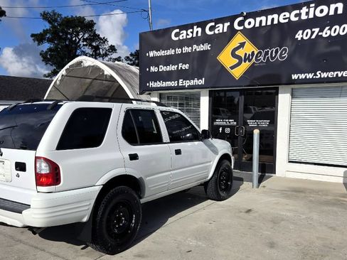 Used 2003 Isuzu Rodeo S RWD image 11