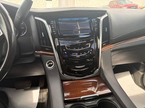 Used 2020 Cadillac Escalade Luxury w/ Escalade Sport Edition image 16