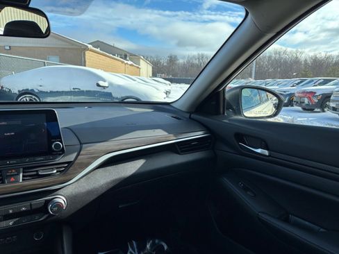 Used 2025 Nissan Altima 2.5 SV image 34