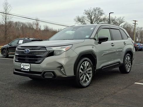 Used 2025 Subaru Forester Touring image 3